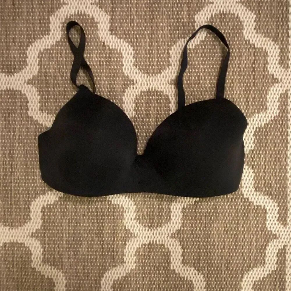 Victoria’s Secret T-shirt lightly lined wireless bra, size 38DD